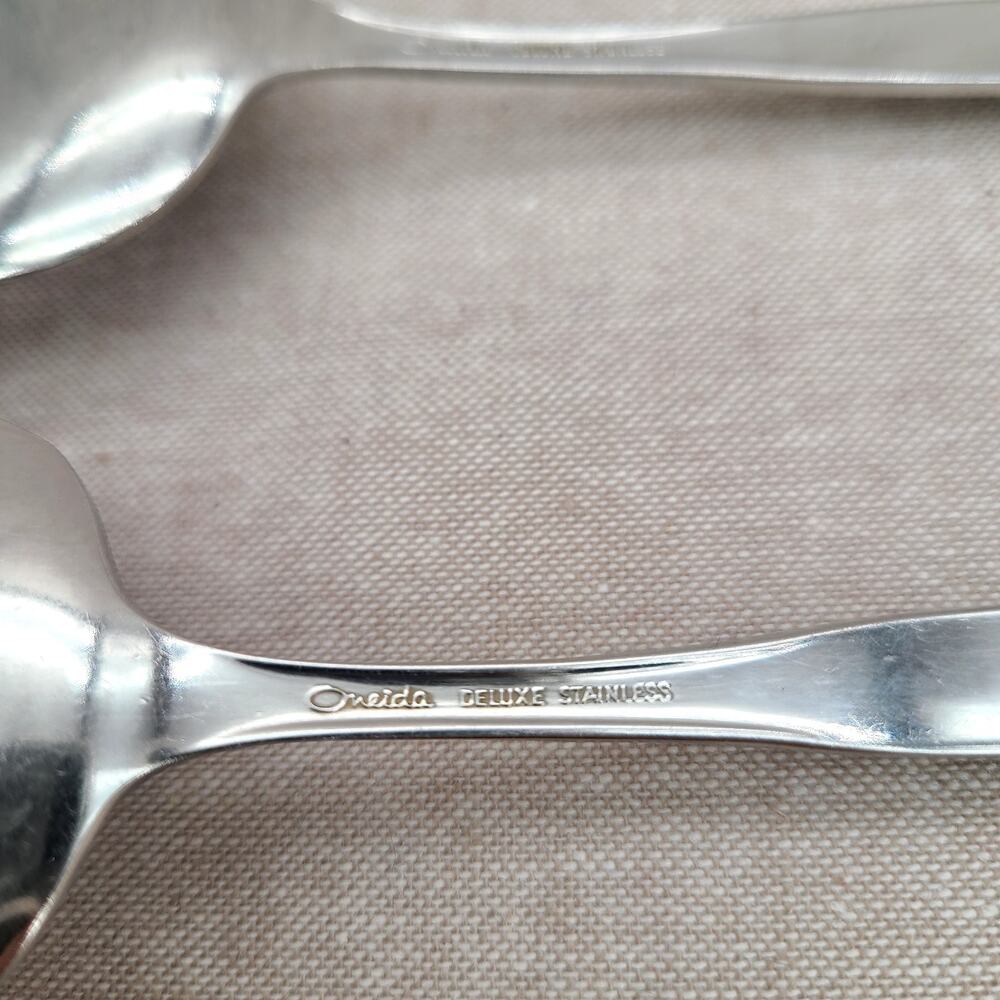 Oneida Deluxe SPANISH MOOD Stainless Steel 8.5” Set of 2 Pastry Servers - Picture 6 of 6